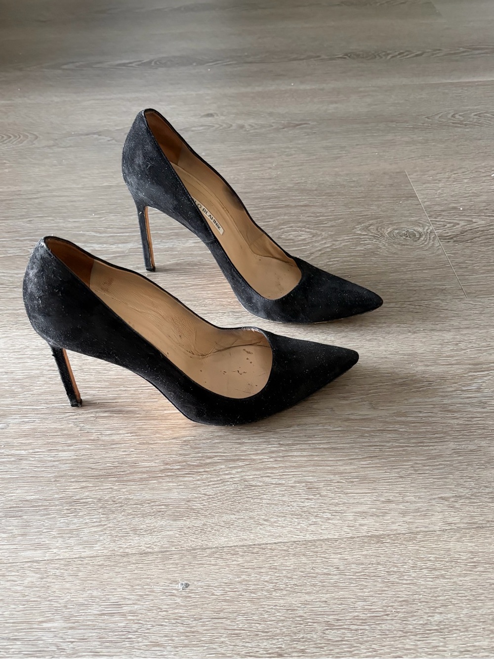 Authentic‎ Manolo Blahnik Classic Black Pointed-Toe suede Stiletto Pumps